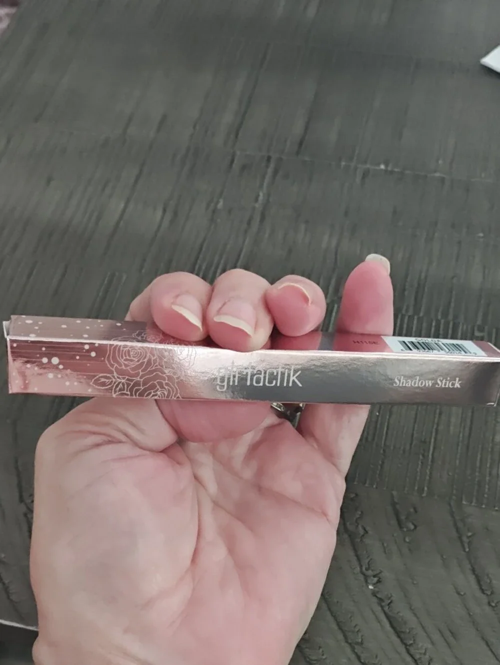 girla ctik Rose Pink Shadow Stick — Creamy Pink Eye Color